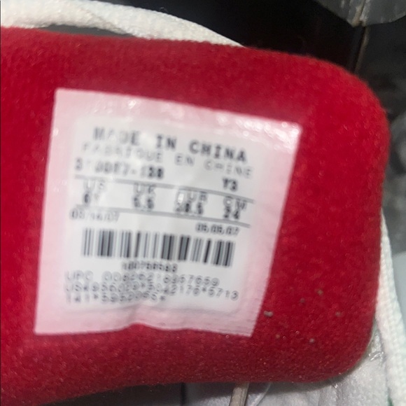 Jordan White and Green Sneakers with Red Accents - Picture 9 of 13